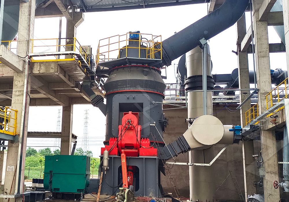LUM Ultrafine Vertical Grinding Mill arbeitet in einer Rußmahlanlage mit Staubabscheidersystem